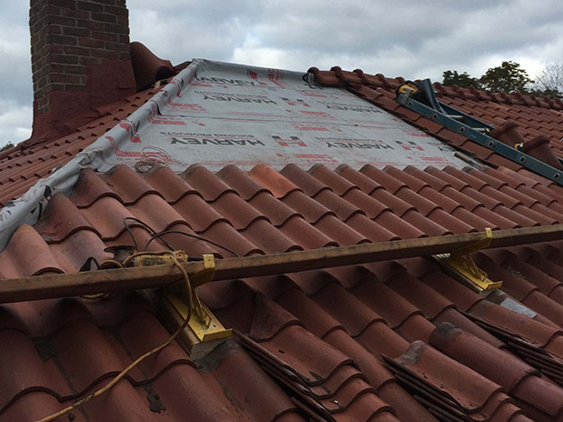 Pose et remplacement de couverture en tuiles, en ardoises et en zinc à Cergy - Amette Rénovation, Entreprise de couverture dans le Val d'Oise (95)